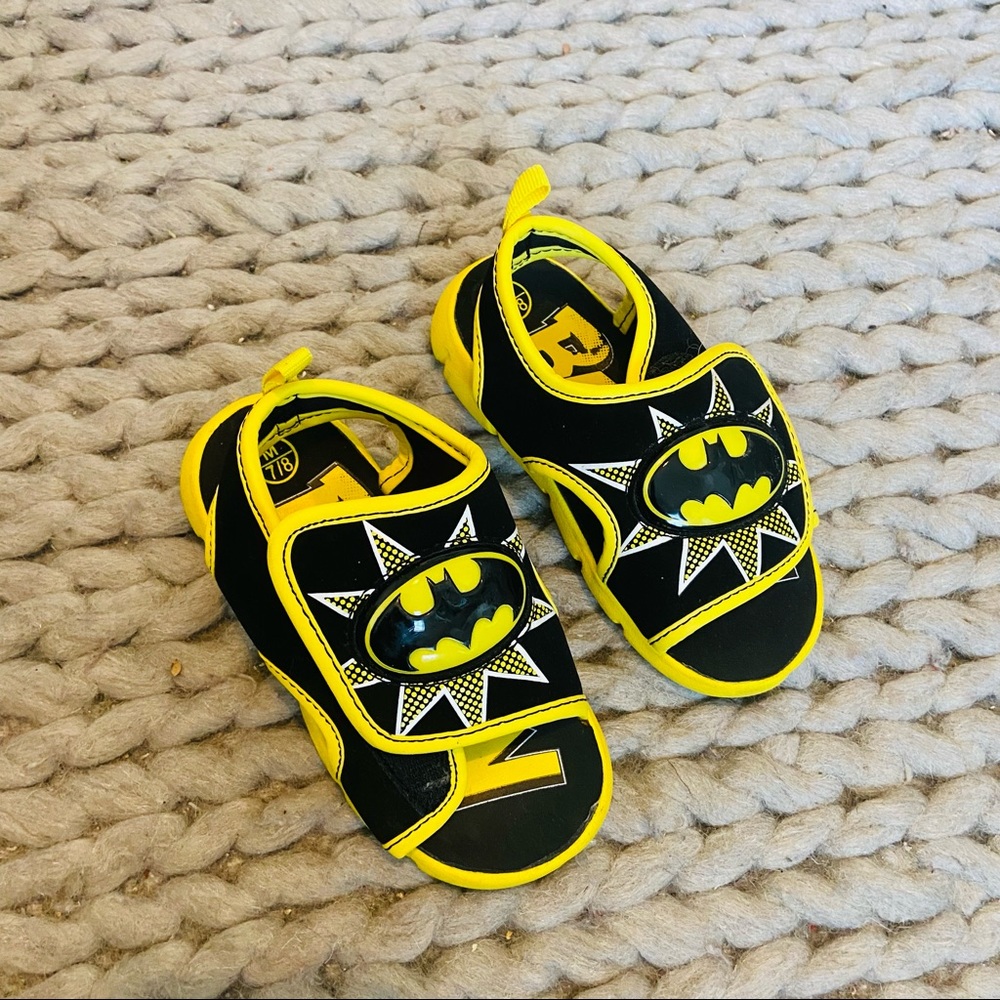 Batman light on slip ons Sz 7/8 Toddler